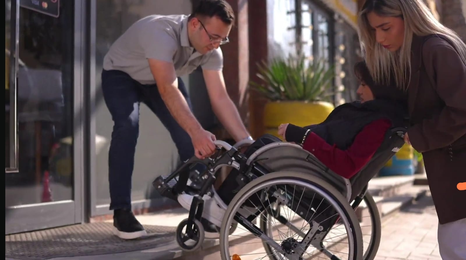 ADA tələbələrinin çəkdiyi videoçarx trend oldu - "Bir nəfərlə başlayır"